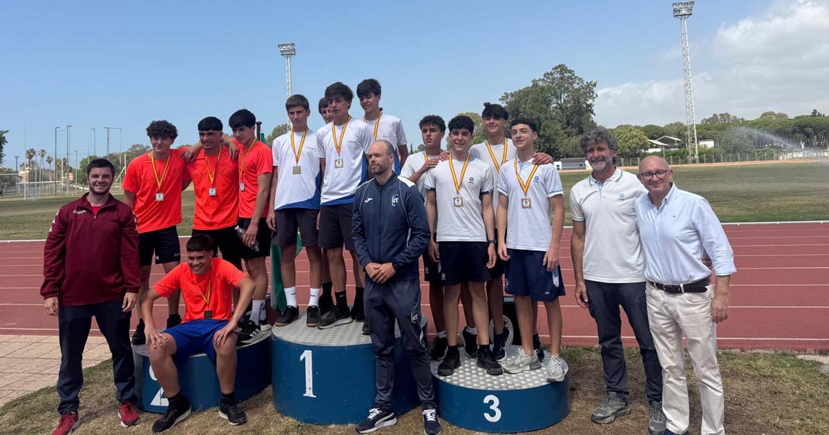 Más de 580 alumnos convierten El Puerto en una gran pista de atletismo escolar