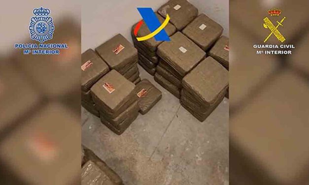 Dos detenidos por simular averías en veleros para introducir hachís en España