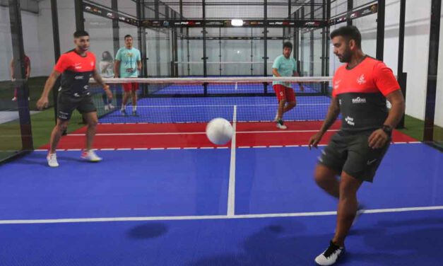 Inauguradas dos pistas de padbol en El Puerto, un nuevo deporte que mezcla fútbol y pádel
