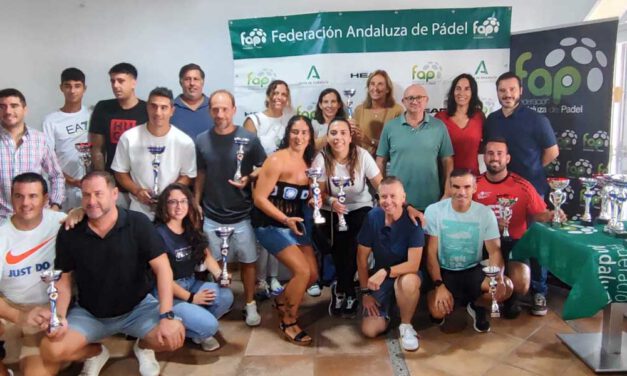 El Club de Pádel La Central celebra la entrega de trofeos de la fase provincial de la Liga Andaluza