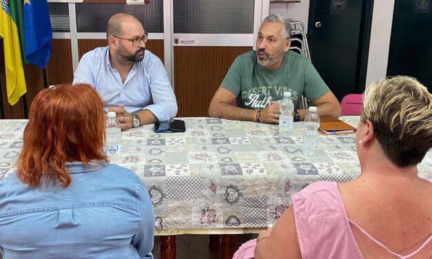 Los vecinos del Palmar de la Victoria trasladan sus demandas al Ayuntamiento