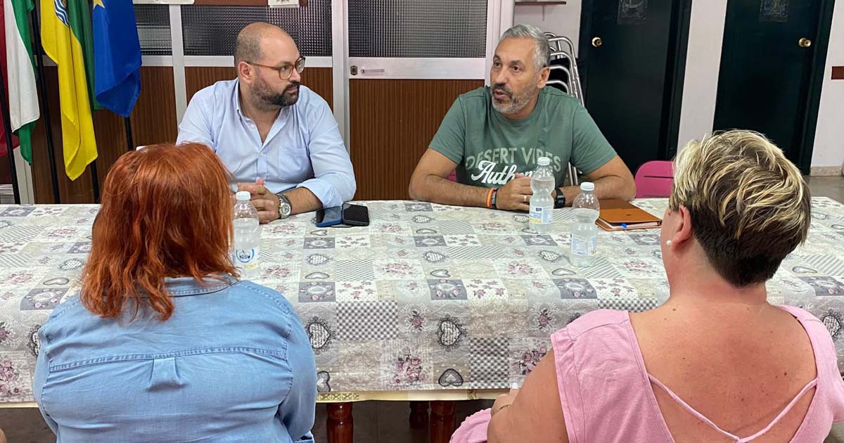 Los vecinos del Palmar de la Victoria trasladan sus demandas al Ayuntamiento