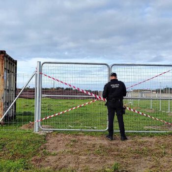 El Ayuntamiento de El Puerto precinta parcelaciones ilegales en el Camino de Roma