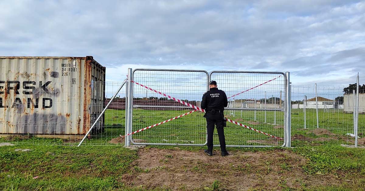 El Ayuntamiento de El Puerto precinta parcelaciones ilegales en el Camino de Roma