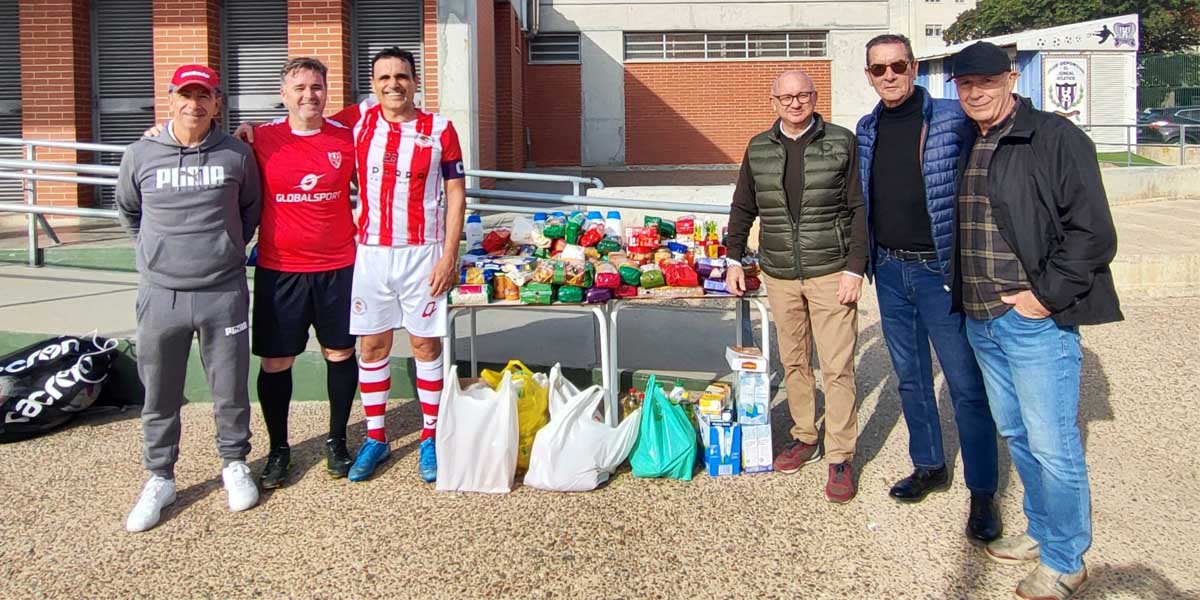 Los veteranos del Racing Club Portuense y de la Roteña conjugan deportes y solidaridad en un partido amistoso