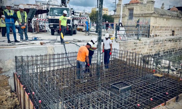 Las obras de la segunda pasarela sobre el Guadalete avanzan con el hormigonado en una de sus márgenes