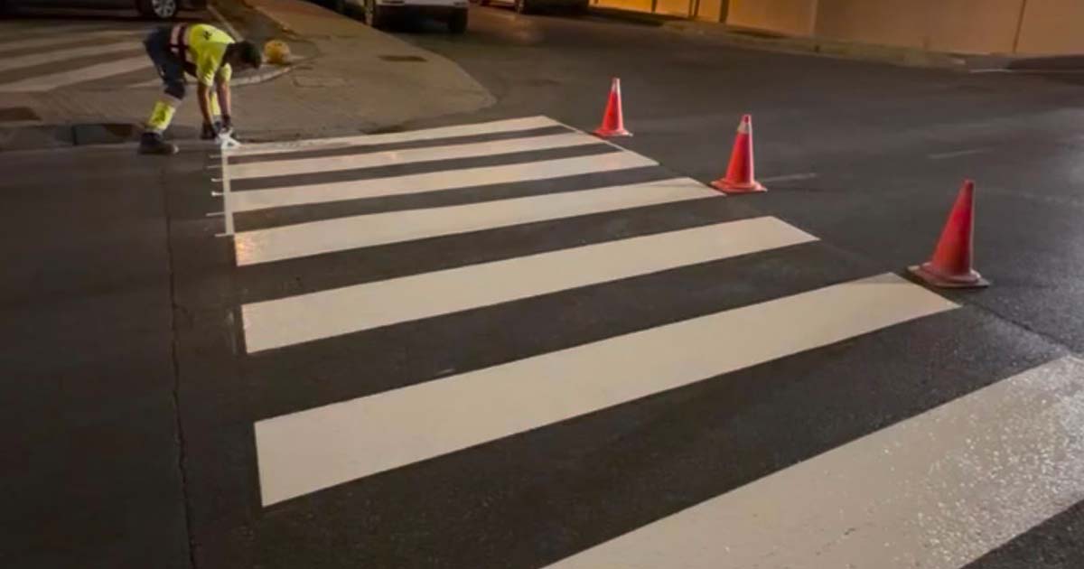 La avenida de la Libertad renueva sus pasos de peatones y marcas viales
