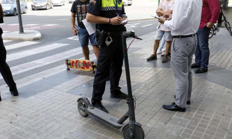 Una campaña informativa recordará las nuevas normas para patinetes eléctricos en las calles de El Puerto