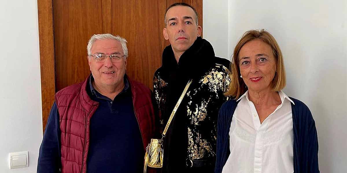 Calleja se reúne con la Asociación de Amigos de los Patios Portuenses para abordar 25 aniversario de la entidad