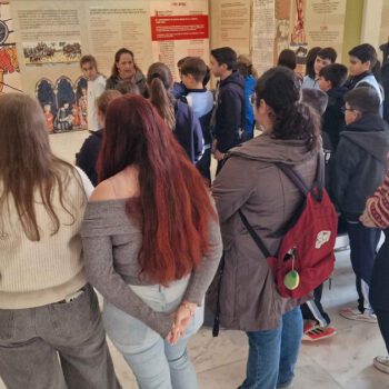 Estudiantes de distintos centros participan en las visitas didácticas a la exposición del Hospitalito