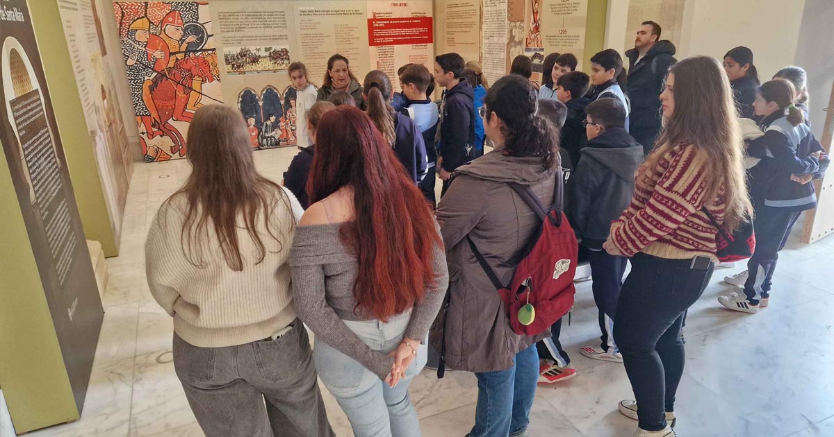 Estudiantes de distintos centros participan en las visitas didácticas a la exposición del Hospitalito