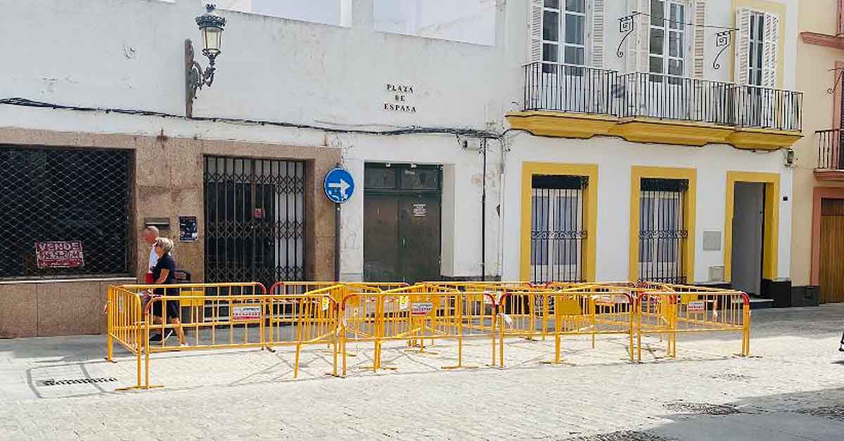 El Ayuntamiento mejora el pavimento de la calle Pagador y Plaza España