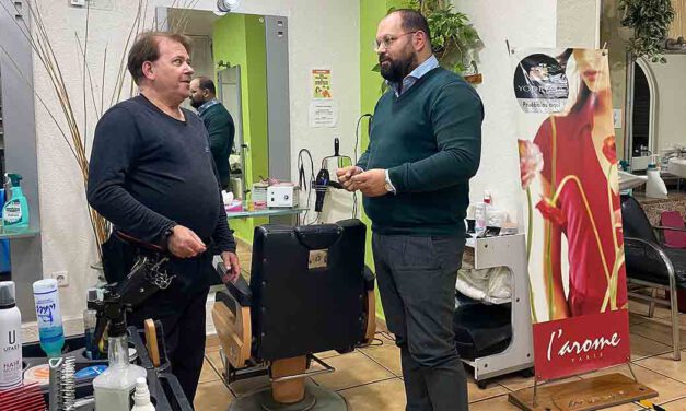 Toni Muñoz cumple 40 años como autónomo en el mundo de la peluquería