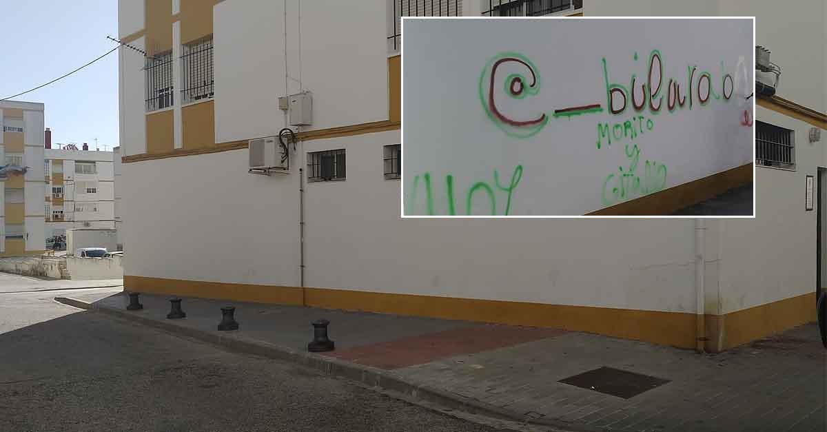Un menor restaura una pared en la que realizó una pintada tras la mediación policial