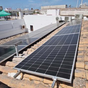 El Puerto Global cubrirá casi el 68% de su consumo eléctrico con una nueva instalación fotovoltaica