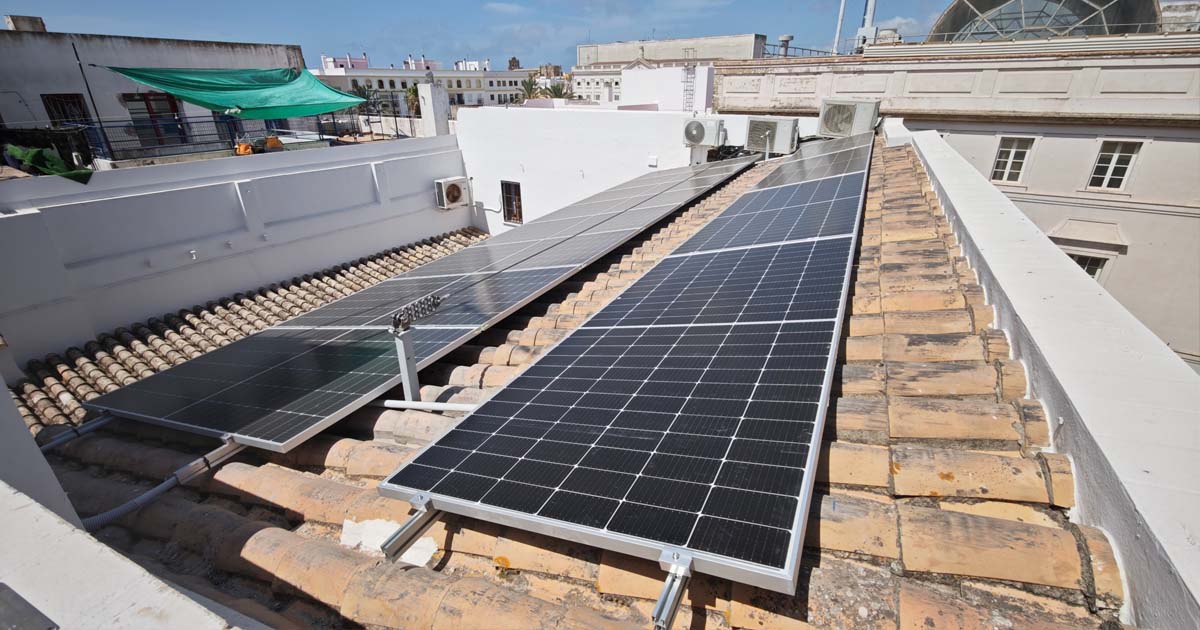 El Puerto Global cubrirá casi el 68% de su consumo eléctrico con una nueva instalación fotovoltaica