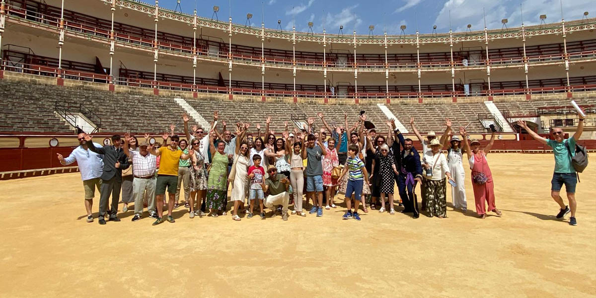 La Plaza Real cobra vida con las visitas teatralizadas que abren el verano cultural en El Puerto
