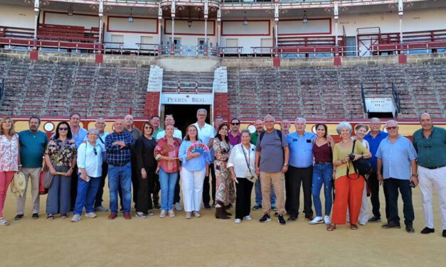 Maquinistas de tren de toda España visitan la Plaza de Toros de El Puerto en un encuentro lleno de historia y tradición