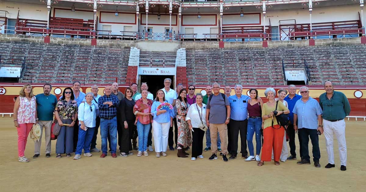 Maquinistas de tren de toda España visitan la Plaza de Toros de El Puerto en un encuentro lleno de historia y tradición