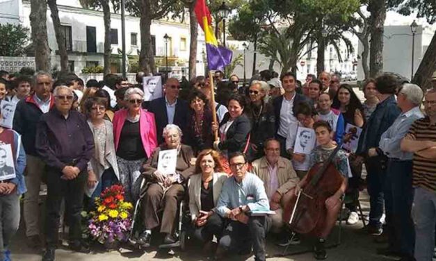 IU critica el cambio de nombre de la Plaza 14 de abril por Plaza de la Tradición