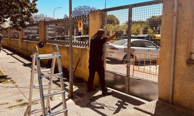 Nuevas puertas en la Plaza del Molino para reforzar la seguridad y frenar los actos incívicos