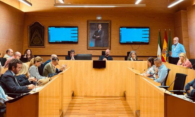 El Puerto aprueba una bajada del IBI del 2,5% y elimina tasas para oposiciones y trámites telemáticos