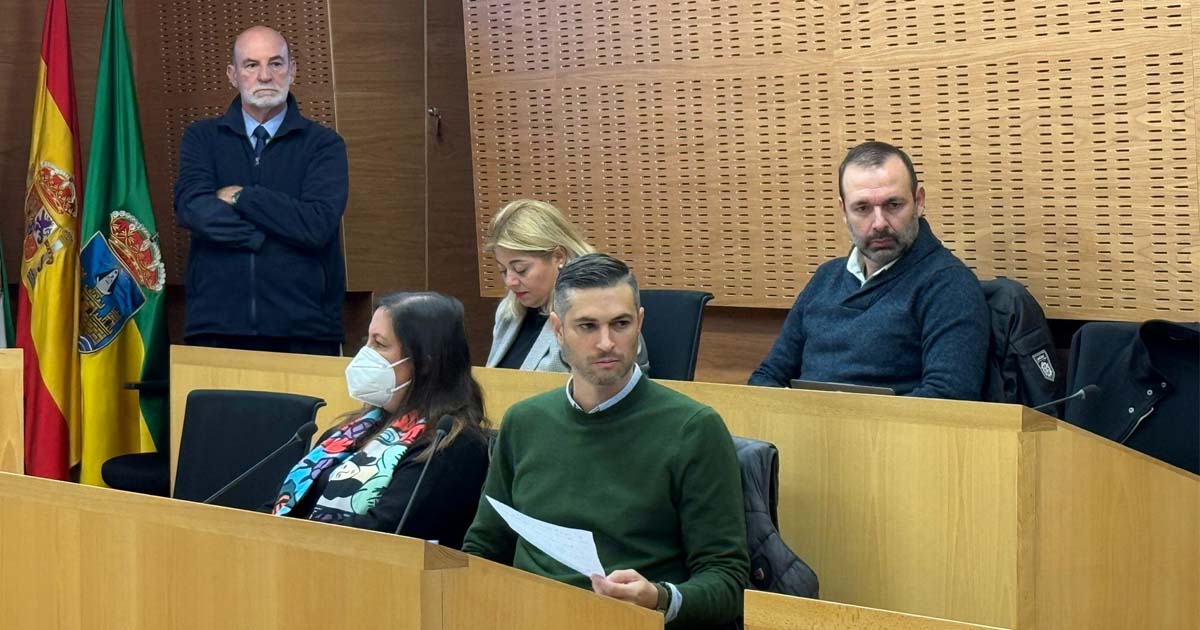 El cierre vespertino de centros de salud en Navidad genera críticas y debate político en El Puerto