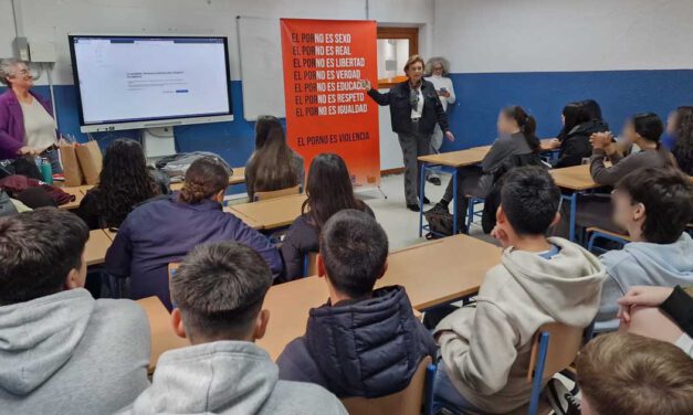 La campaña “El porno es violencia” llega a los institutos portuenses