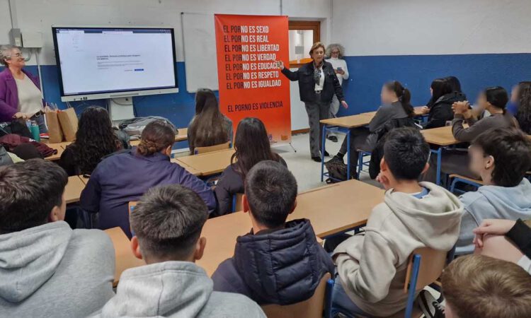 La campaña “El porno es violencia” llega a los institutos portuenses