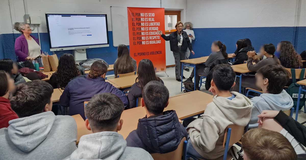 La campaña “El porno es violencia” llega a los institutos portuenses