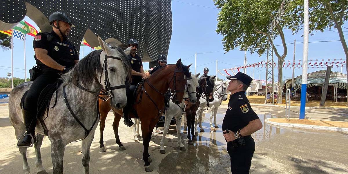 Presencia, cercanía y compromiso: así protege la Policía Nacional la Feria de El Puerto 2025