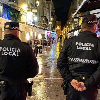 La Policía Local redobla esfuerzos durante la campaña navideña para velar por la seguridad ciudadana