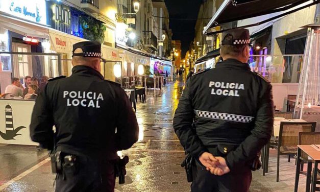 La Policía Local redobla esfuerzos durante la campaña navideña para velar por la seguridad ciudadana
