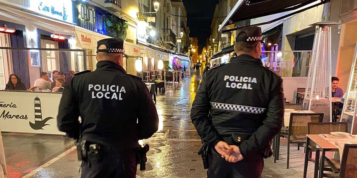 La Policía Local redobla esfuerzos durante la campaña navideña para velar por la seguridad ciudadana