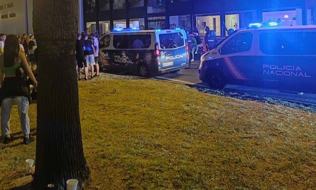 Interceptado un motorista a gran velocidad, con la matrícula tapada, sin seguro, sin ITV y sin carné tras darse a la fuga