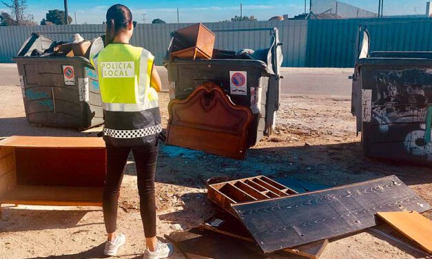 Policía Local y Limpieza continúan con su campaña para erradicar los vertederos ilegales en El Puerto