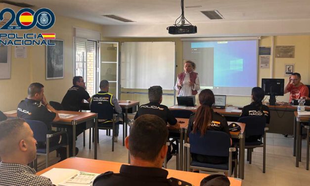 Agentes de la Policía Nacional reciben formación de sensibilización hacia personas con discapacidad