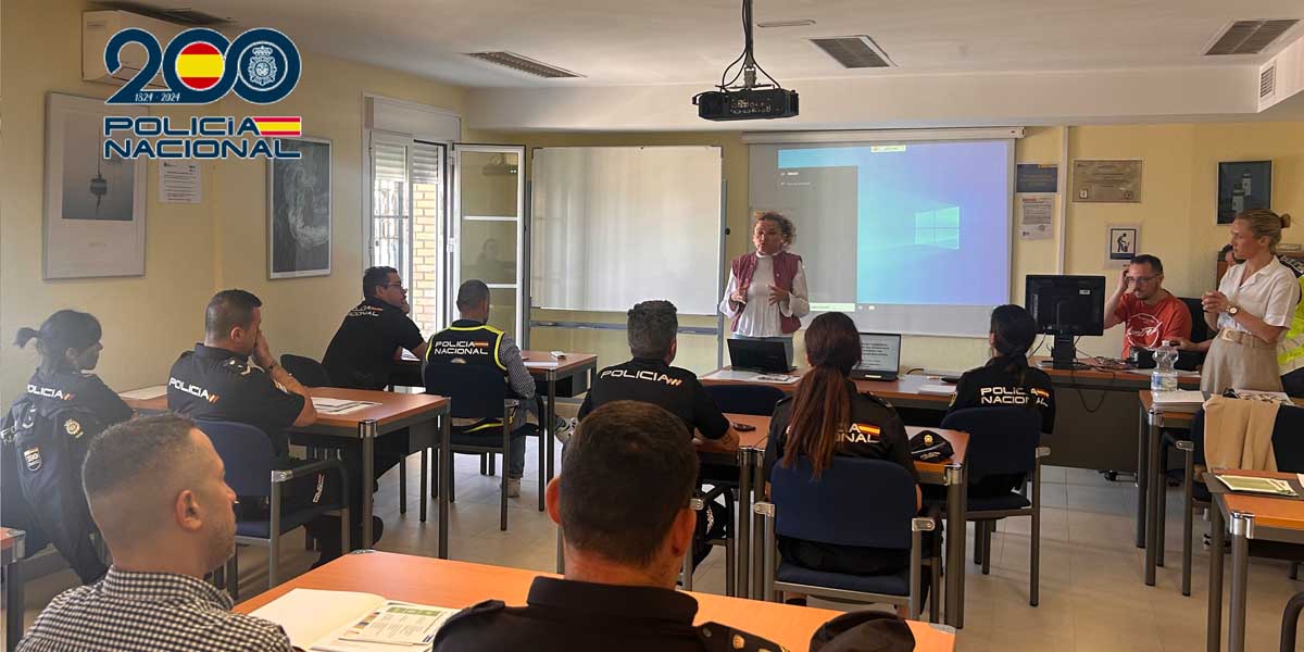 Agentes de la Policía Nacional reciben formación de sensibilización hacia personas con discapacidad