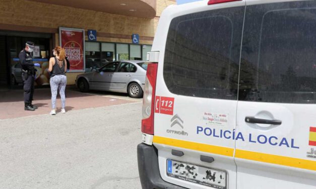 El Ayuntamiento refuerza los controles de la Policía Local en los supermercados