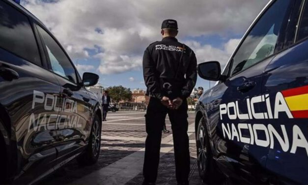 Desalojan de madrugada un edificio en El Puerto por un incendio en una vivienda