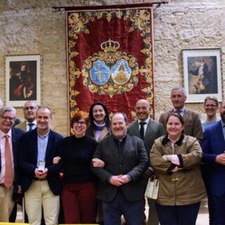 Un emotivo homenaje arropa al pregonero de la Semana Santa 2026 en los días previos a su cita en el Teatro Muñoz Seca