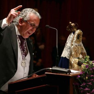 José Manuel Cristo recorre la Pasión portuense en un pregón lleno de alma y tradición