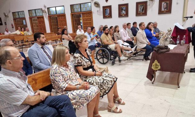 Francisco Andrés Gallardo proclama su amor a la Virgen del Carmen en un pregón cargado de devoción y memoria