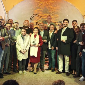 “Calle Lechería” reconoce la difusión del flamenco con un emotivo acto en la Peña Al Alma