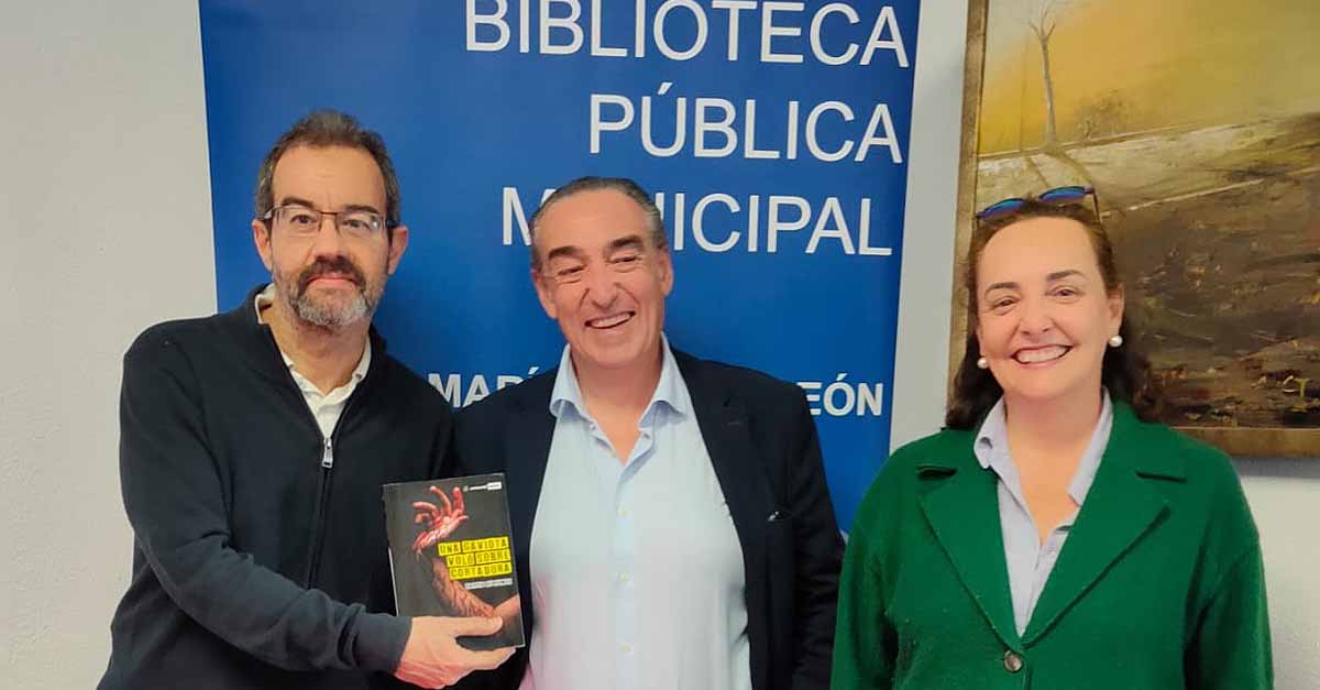 García de Romeu presenta su última novela "Una gaviota voló sobre Cortadura"