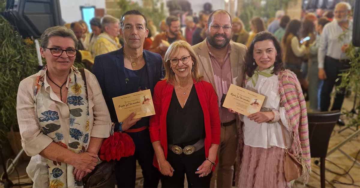 Pilar Vallecillo y Manuela Callealta presentan su libro "Un verso, un pincel y… agüita pa las macetas"