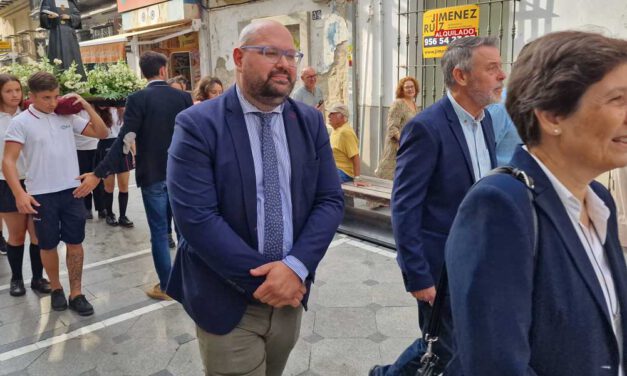 El Colegio de Las Esclavas celebra su centenario en El Puerto con una procesión extraordinaria