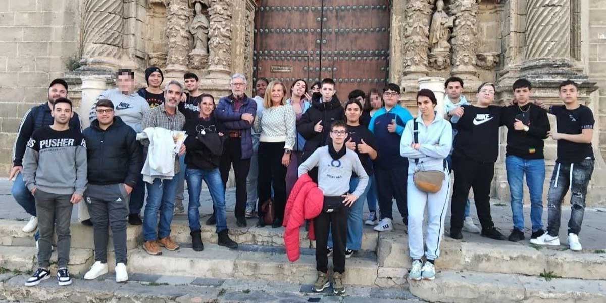 El Programa Municipal de Intervención con Jóvenes acerca la historia y el patrimonio de El Puerto a sus participantes