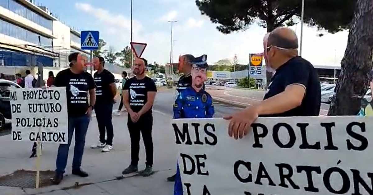 Policías locales de la UPLBA "sin pantalones", acosan al alcalde de El Puerto y a sus hijos menores al llevarlos al colegio
