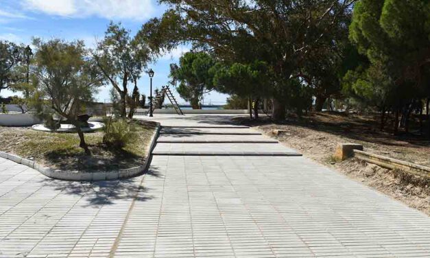 Finalizan las obras de mejora del acceso al paseo de La Puntilla desde el Camino de los Enamorados